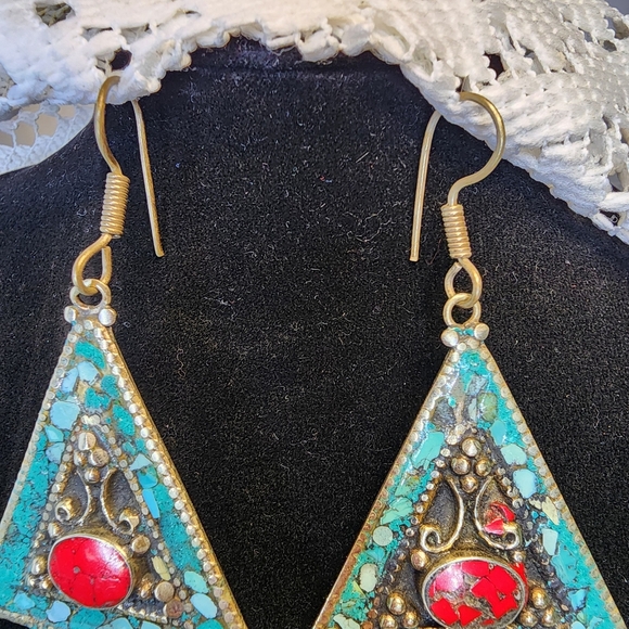 Tibetan triangle-shaped dangle earrings - Picture 2 of 9